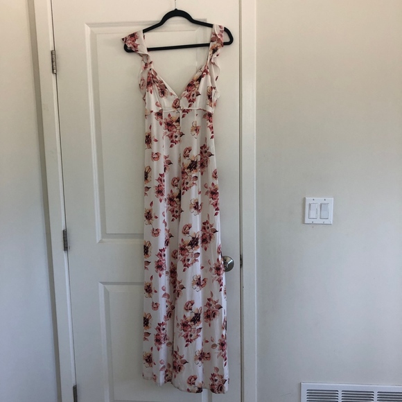 NWT Beautiful Floral Jumpsuit with Ruffle Sleeves - Picture 2 of 6